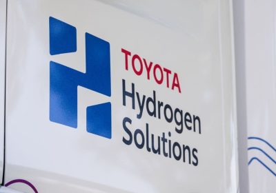 Toyota sviluppa scooter a idrogeno con serbatoio intercambiabile: la rivoluzione della mobilità sostenibile