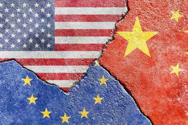L’IA e il Divario Globale: Investimenti Privati negli USA e Strategia Pubblica in Cina