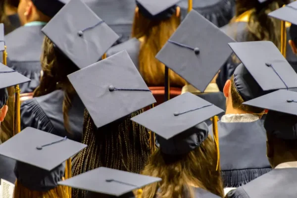 Se stai preparando un discorso di diploma, evita di menzionare l’AI