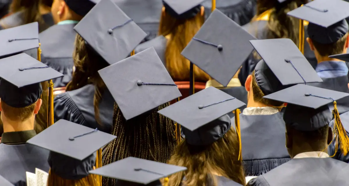 Se stai preparando un discorso di diploma, evita di menzionare l’AI
