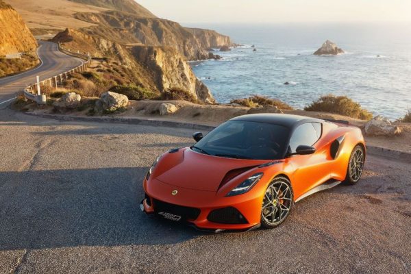 Lotus Emira 420 Sport: Potenza aumentata, peso ridotto e un mistero nel tetto