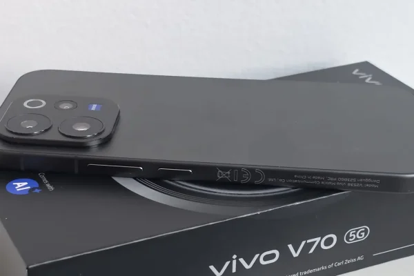 Vivo V70: lo smartphone bilanciato con ottiche Zeiss, autonomia eccezionale e design premium
