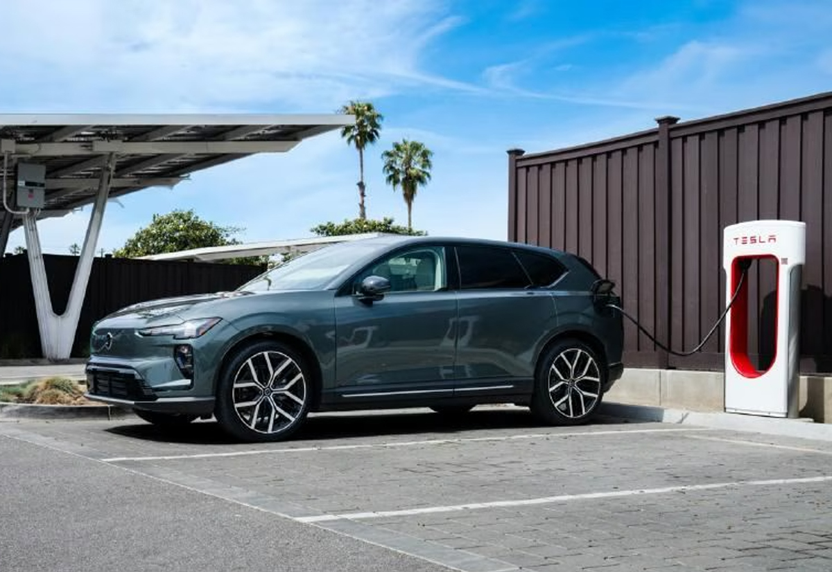 Le Volvo si ricaricheranno rapidamente grazie ai Supercharger Tesla