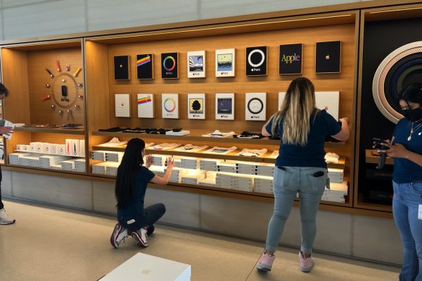 Novità Apple: Scopri i Gadget Imperdibili nello Store di Apple Park per la WWDC