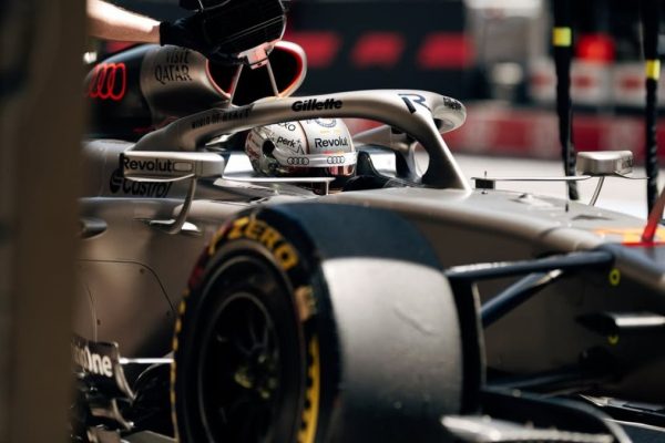 Incidente Shock in F1 a Barcellona: Un Sasso Ferma la Monoposto di Hulkenberg!