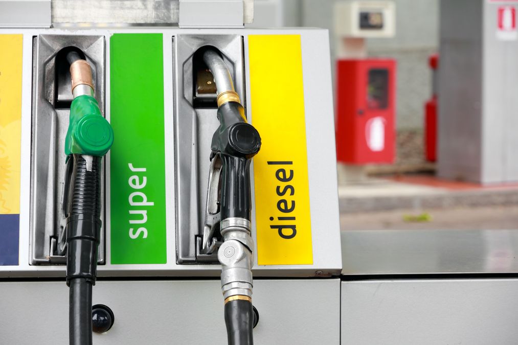 Carburanti: il crollo del prezzo del petrolio dopo l’intesa USA-Iran