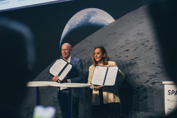 Esa e Commissione Europea: La Rivoluzione dei Servizi Satellitari in Orbita