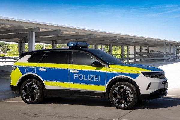 Opel Grandland: la Nuova Uniforme della Polizia Tedesca