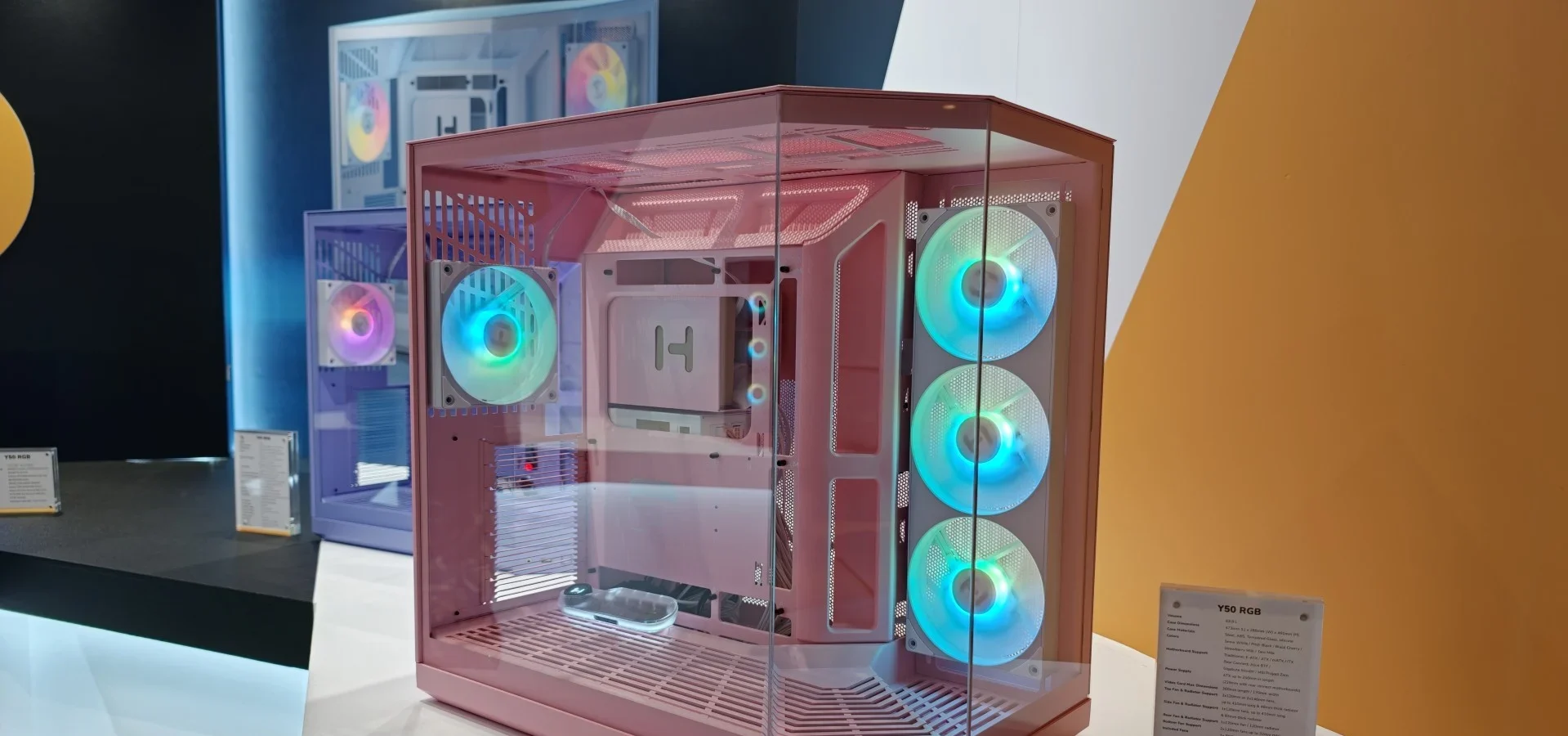 HYTE Y50 RGB: Lancio Imperdibile al Computex a meno di 100 Dollari!