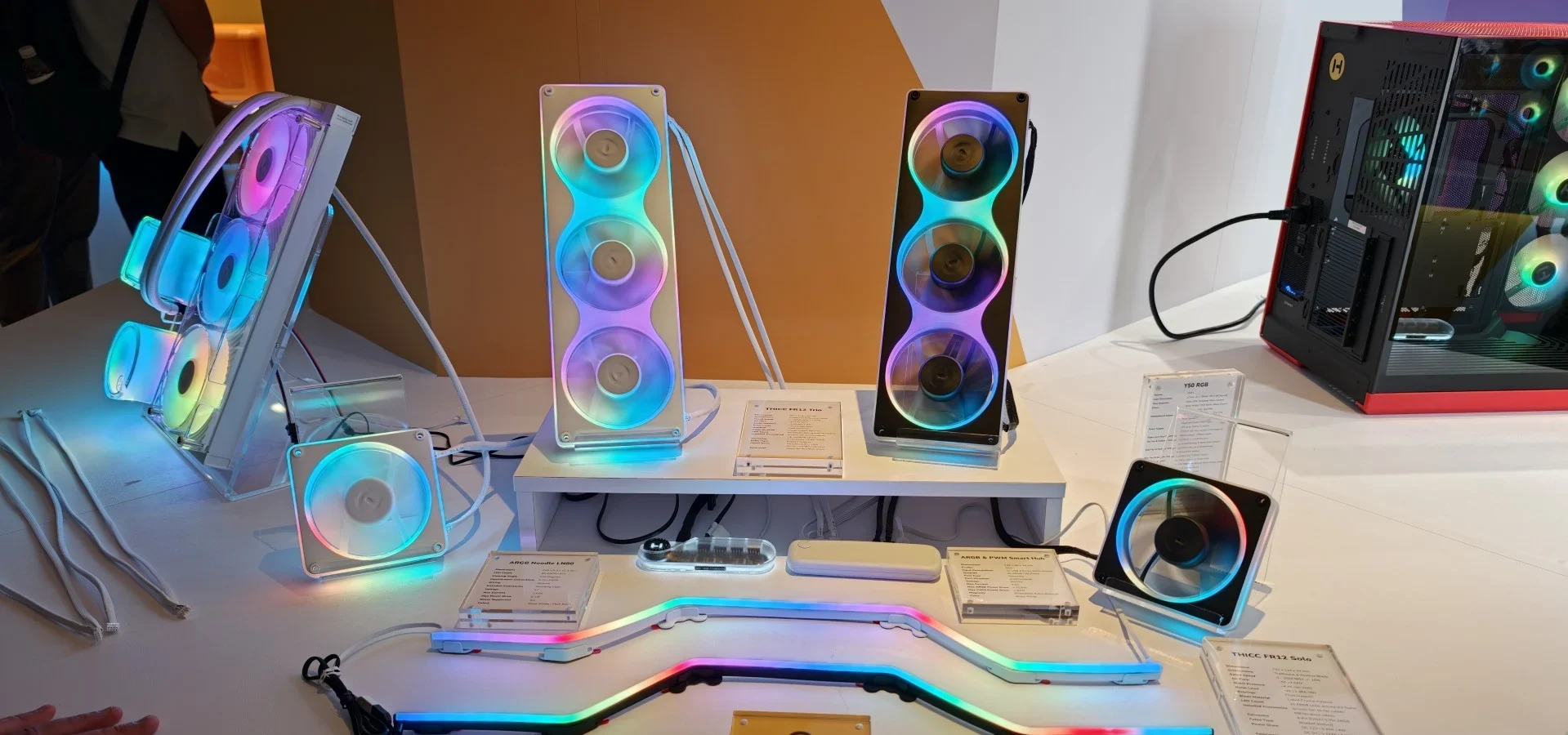 HYTE svela una gamma di accessori RGB imperdibili al Computex: abbina stile e funzionalità ai tuoi case!