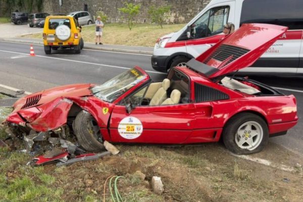 Incidente Spettacolare al Bergamo Historic Gran Prix: Ferrari Contro un Albero