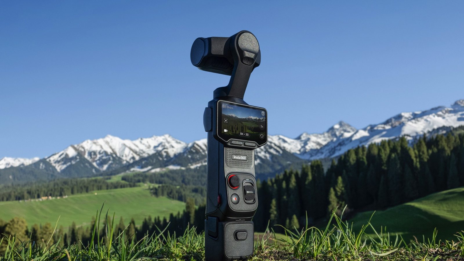 Insta360 Luna Ultra: la videocamera gimbal con ottiche Leica, risoluzione 8K e display removibile