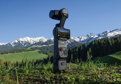 Insta360 Luna Ultra: la videocamera gimbal con ottiche Leica, risoluzione 8K e display removibile