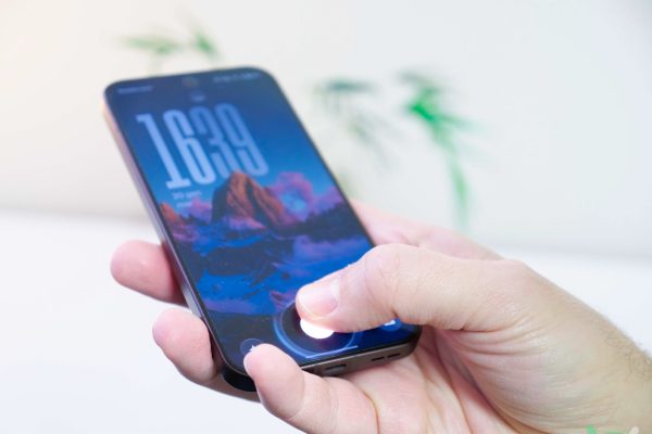 OPPO Reno15 Pro 5G: super batteria in mega offerta