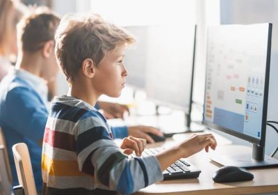 Sofia: Il Metodo Innovativo per Insegnare l’IA ai Bambini in Classe senza Disagi