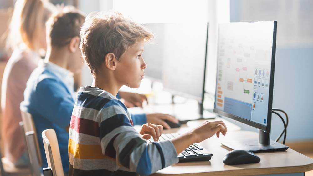 Sofia: Il Metodo Innovativo per Insegnare l’IA ai Bambini in Classe senza Disagi