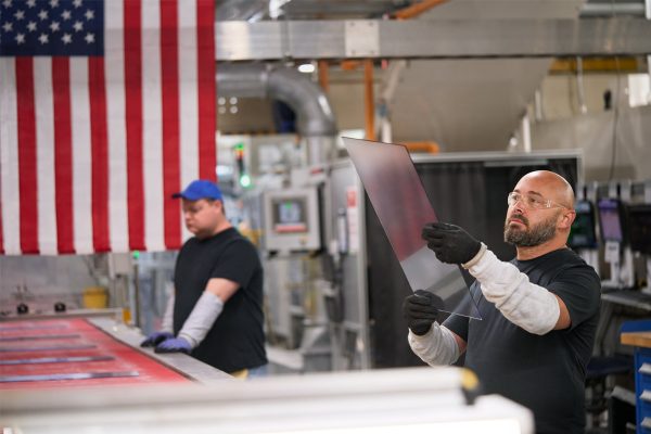 Apple e Corning potenziano la collaborazione: 2,5 miliardi per il vetro di iPhone e Apple Watch