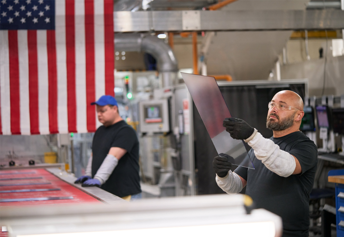 Apple e Corning potenziano la collaborazione: 2,5 miliardi per il vetro di iPhone e Apple Watch