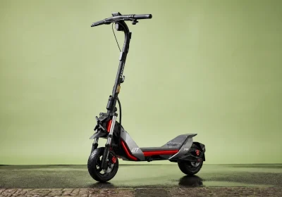 Segway-Ninebot ZT3 PRO a 699€: il miglior affare per strade dissestate!