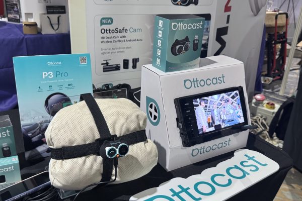 Ottocast a IFA: CarPlay Si Arricchisce di Telecamere e Comandi Fisici