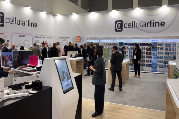 Cellularline IFA: Occhiali Smart Live AI, ZERO2, Qi2 e DUNA in anteprima!