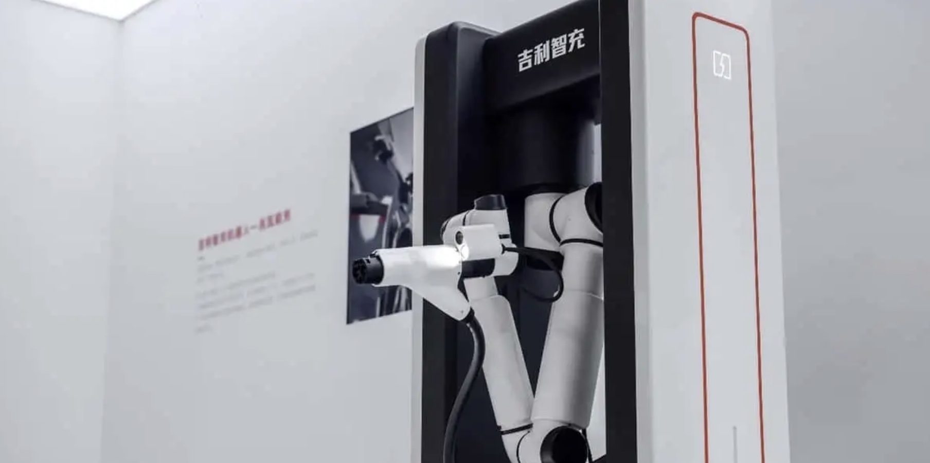 Confronto tra Geely, BYD e Tesla: La Rivoluzione della Ricarica Elettrica