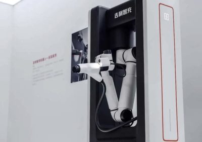 Confronto tra Geely, BYD e Tesla: La Rivoluzione della Ricarica Elettrica
