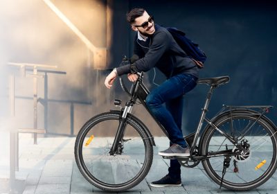 E-bike da città in offerta a 635€: batteria 15Ah e 55Nm!