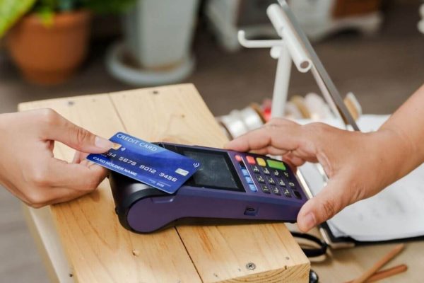 Costo del POS: Canone o Commissioni? Scopri la Soluzione Più Vantaggiosa!