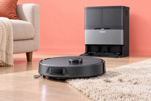 Tapo RV50 Pro Omni a 399,99€: il robot che pulisce e asciuga i tappeti!