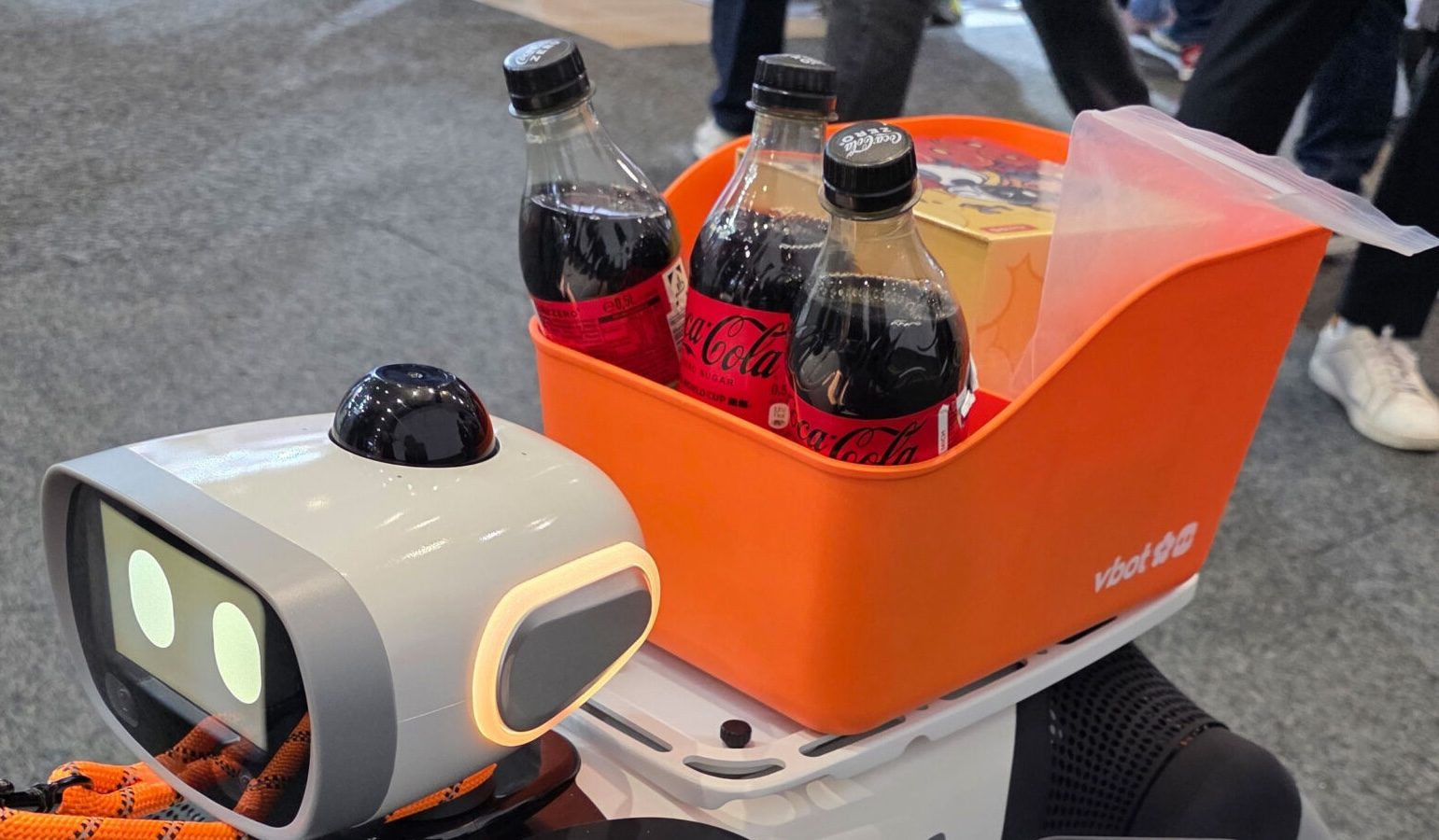 Vbot lancia SuperDog in Europa: il cane robotico ideale per la tua famiglia