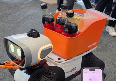 Vbot lancia SuperDog in Europa: il cane robotico ideale per la tua famiglia