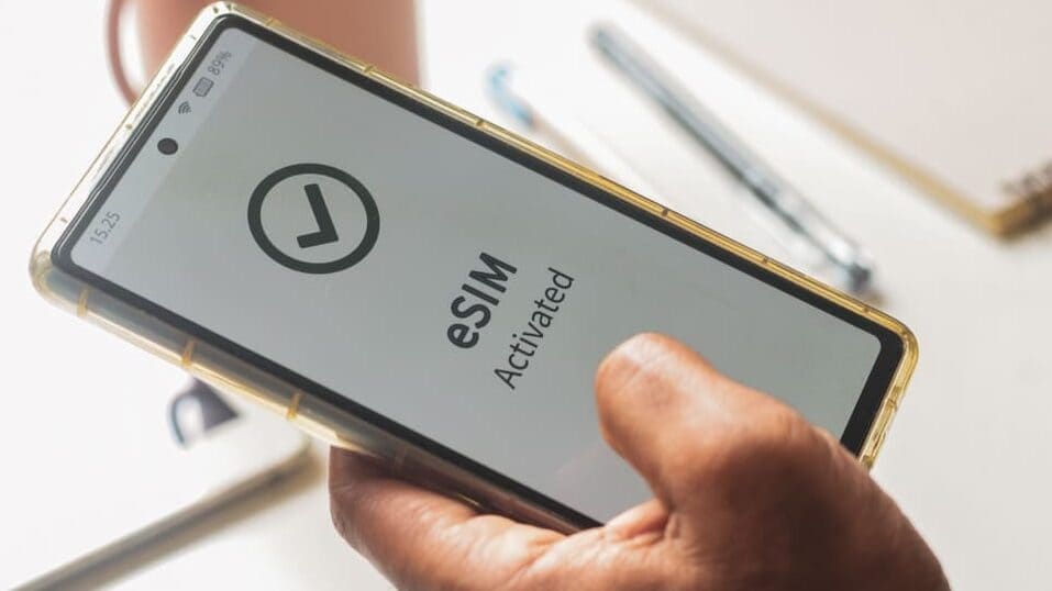 BBVA lancia eSIM globale per connettività nei viaggi