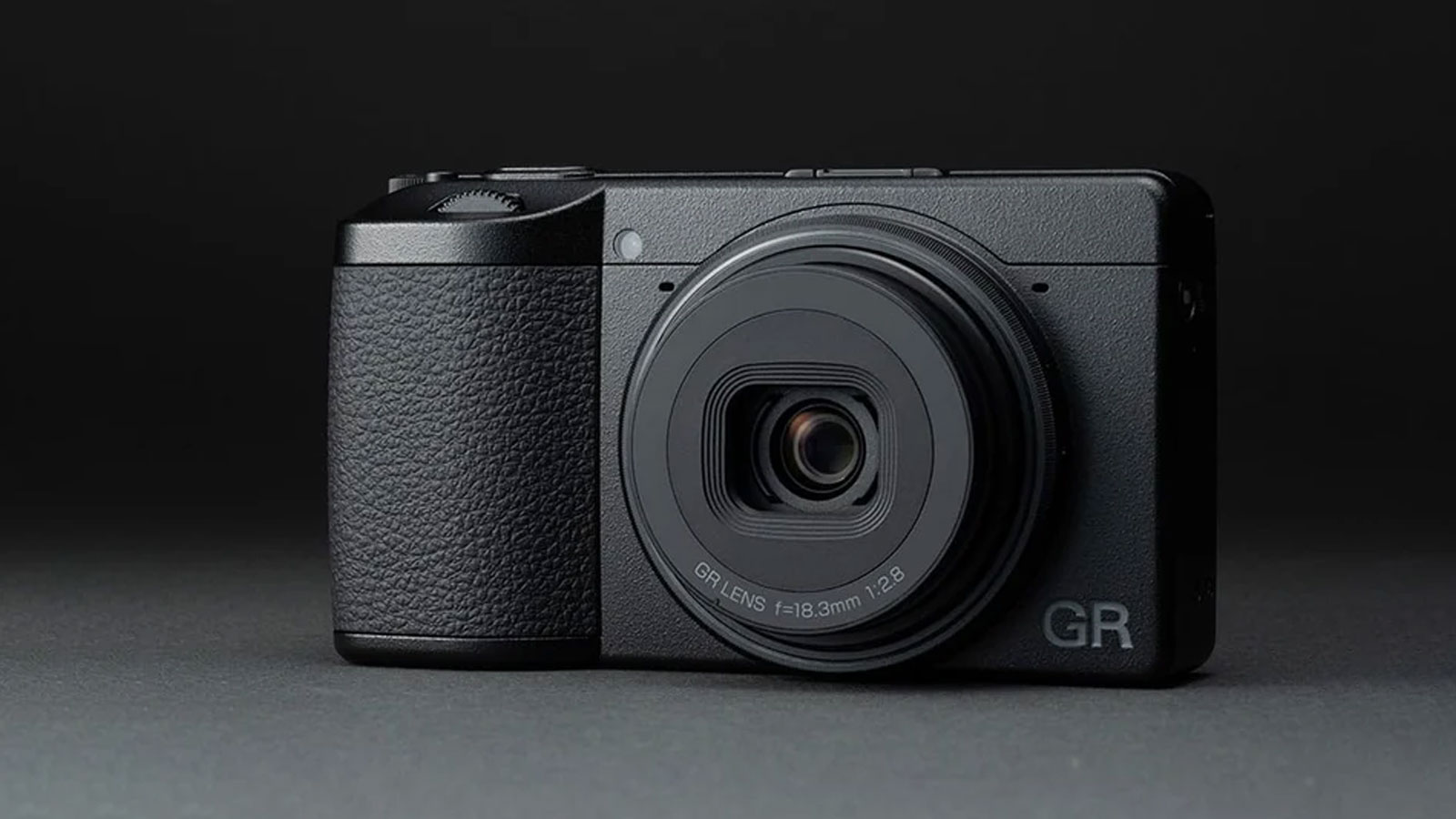 Trent’anni di Ricoh GR: Il Compagno Perfetto per la Street Photography